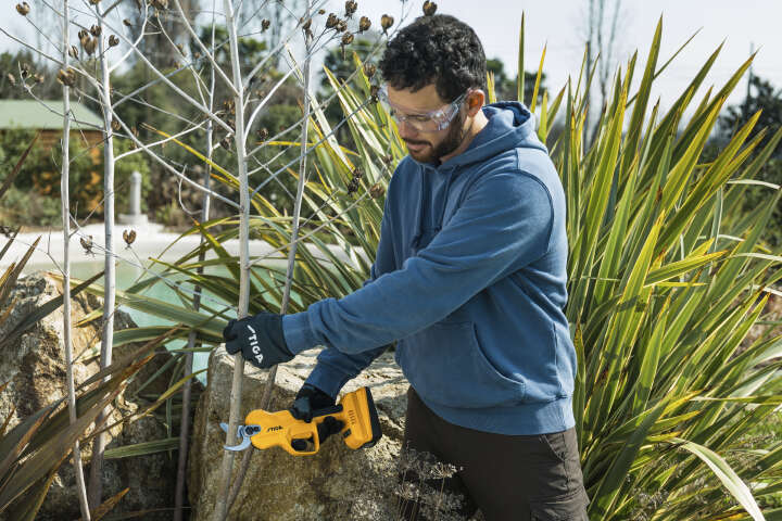 STIGA Akku-Astschere und Säge SC 100e Kit